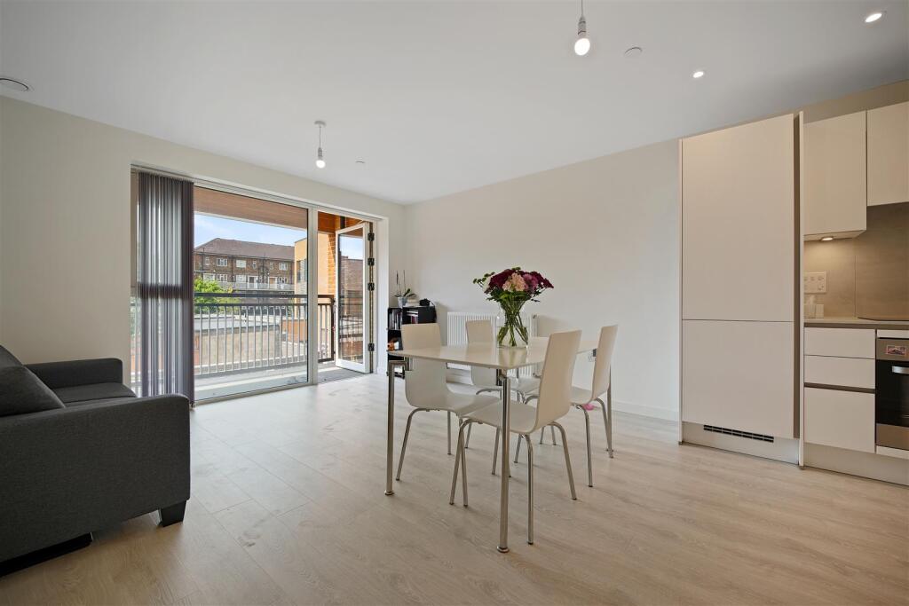 CCRR - Flat 5 Garraway Apartments Reception A 3 (1