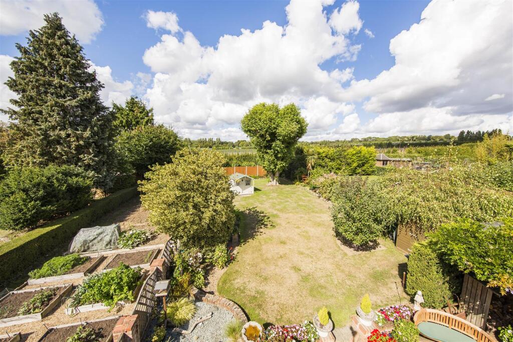 Stunning Garden &amp; Views