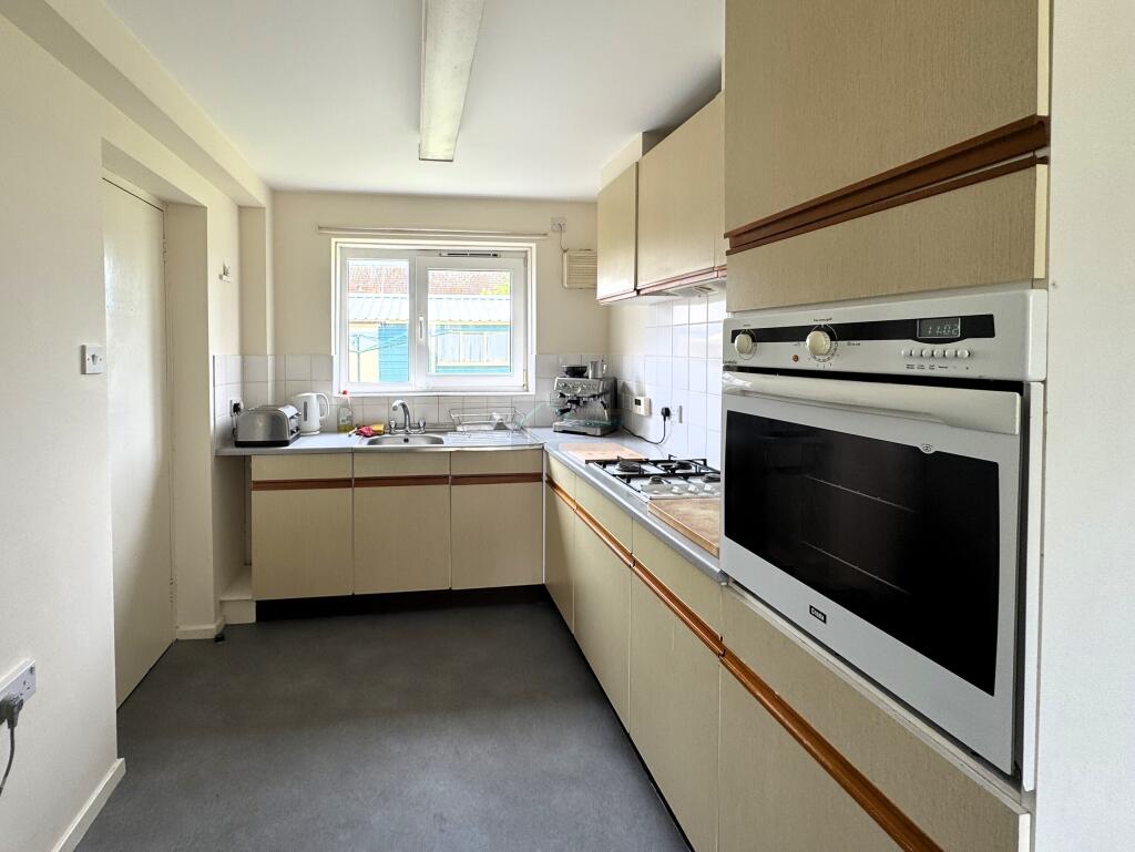 Kitchen a.JPG
