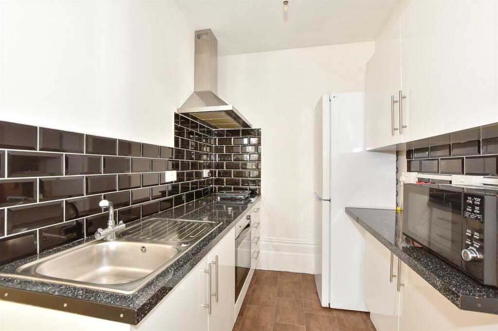 Lounge/ Bedroom/ Kitchen