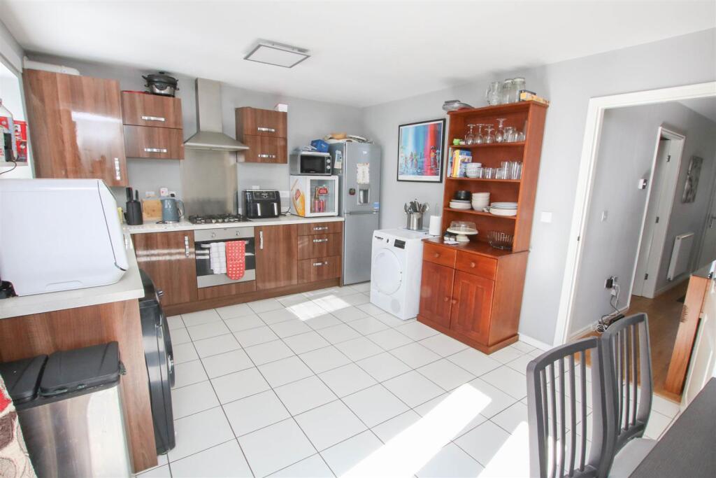 OPEN PLAN DINING KITCHEN