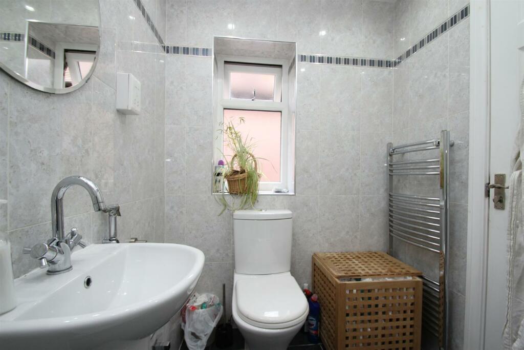 Bedroom 1 En-Suite Aspect 2