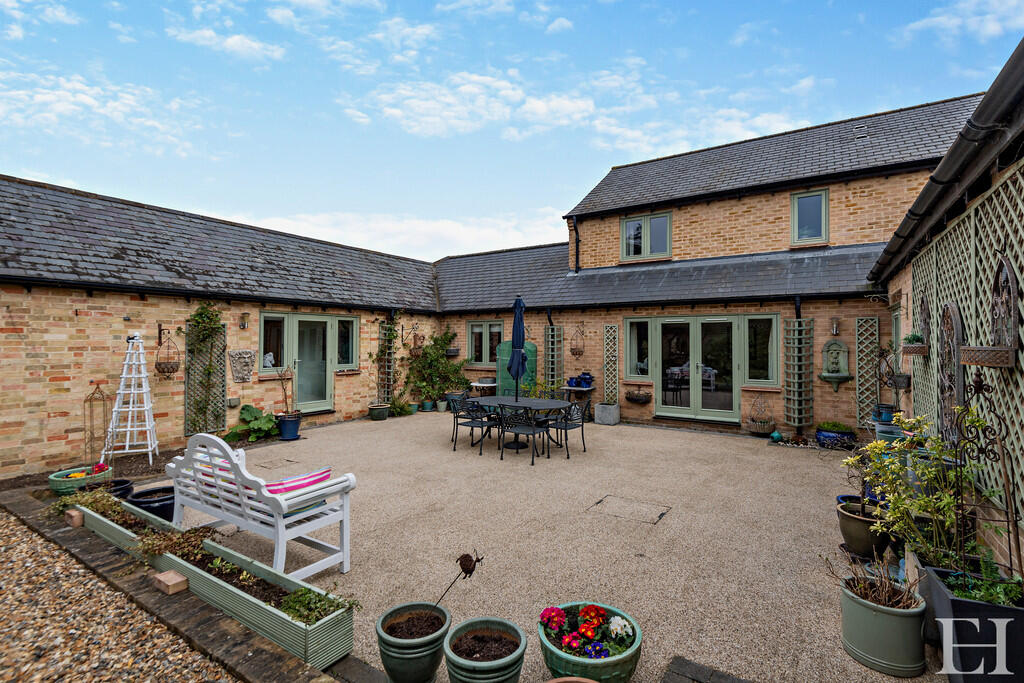 8641132-exteriorW...