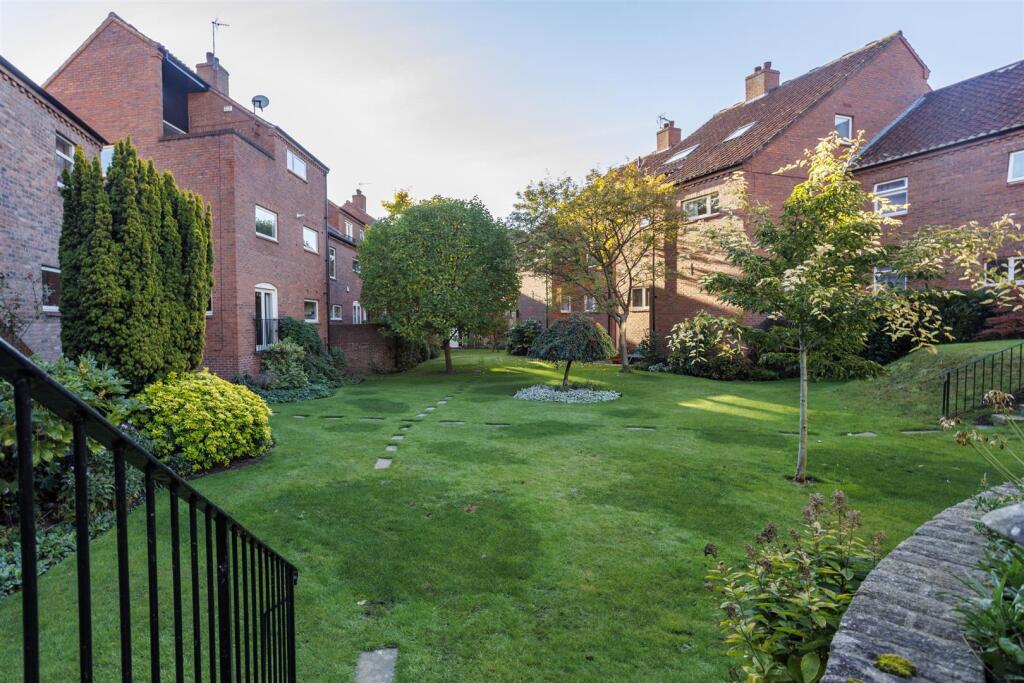 9_Bollens_Court_24.jpg