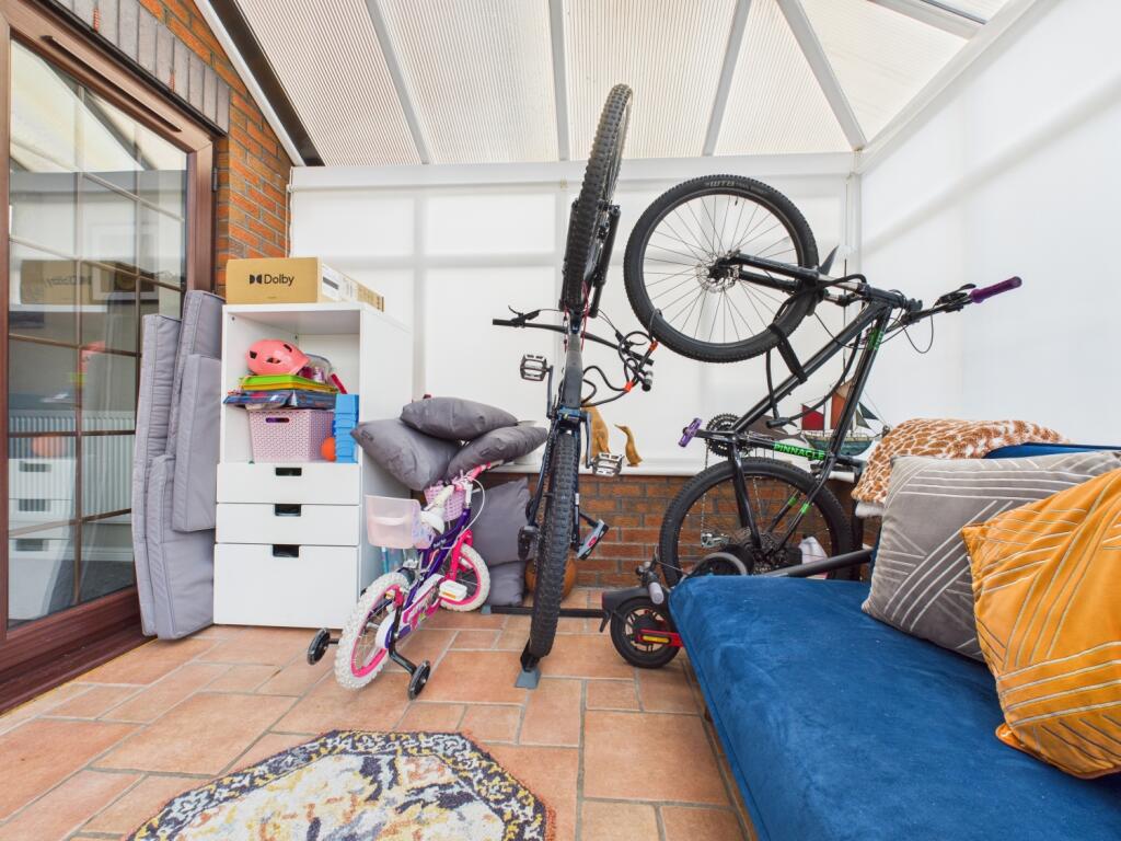 CAM03729G0-PR0185-STILL011