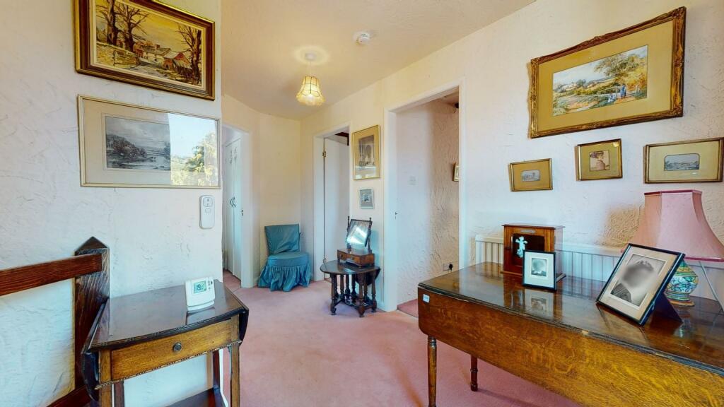 FIRST FLOOR LANDING
