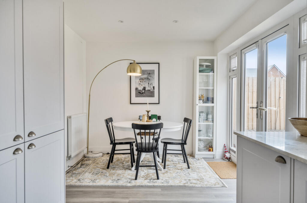 1343759-4-68ada6c...