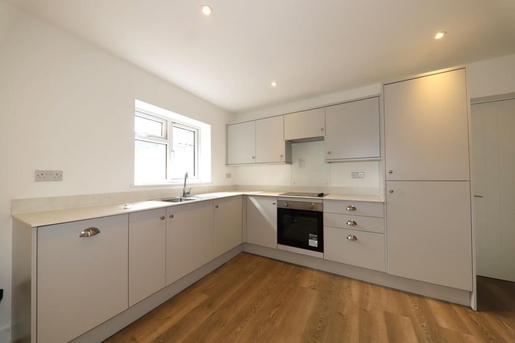 Kitchen b (E)
