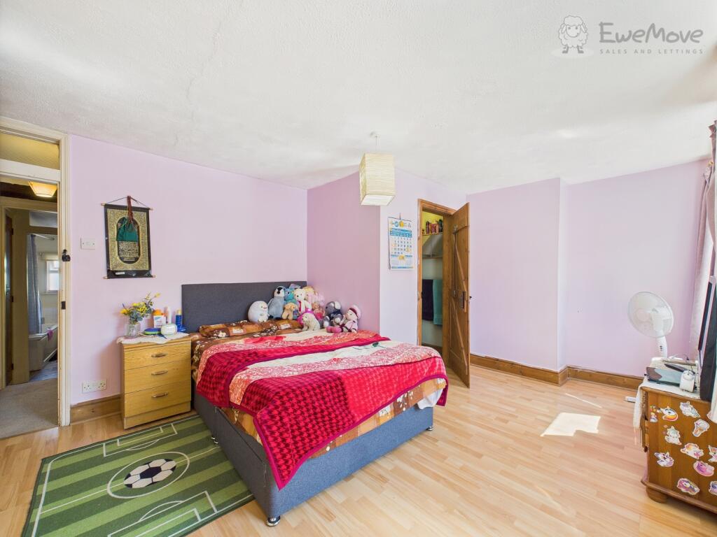 CAM03640G0-PR0050-STILL008