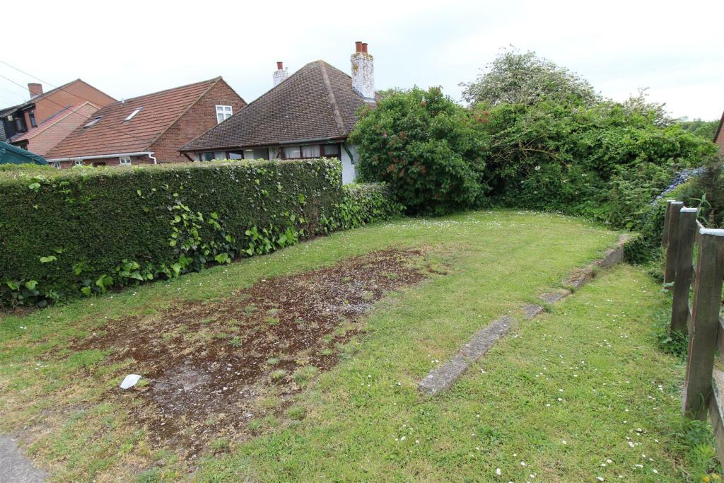 Extensive Gardens FRONT,SIDE,REAR