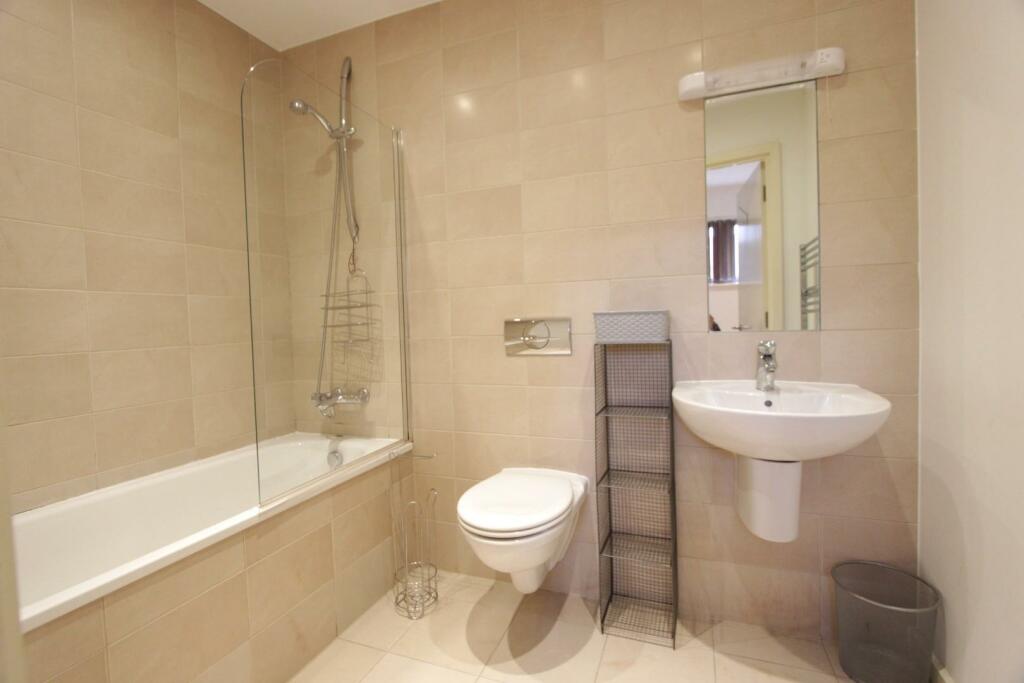 3. Bathroom.JPG
