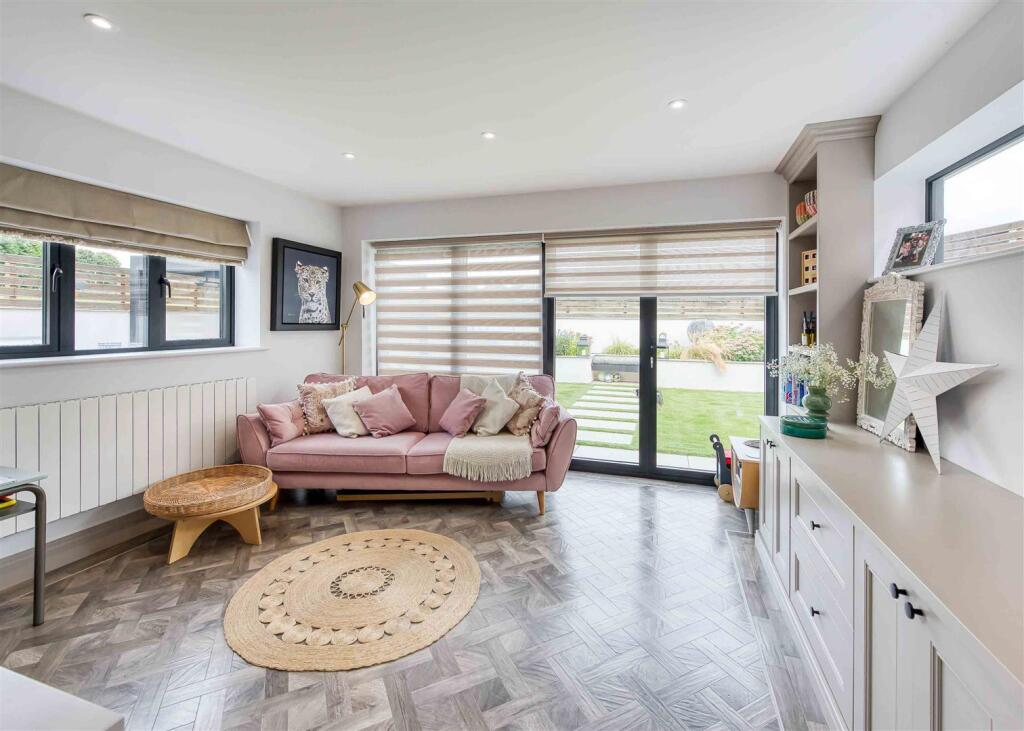 34 Post Office Road-garden room.jpg