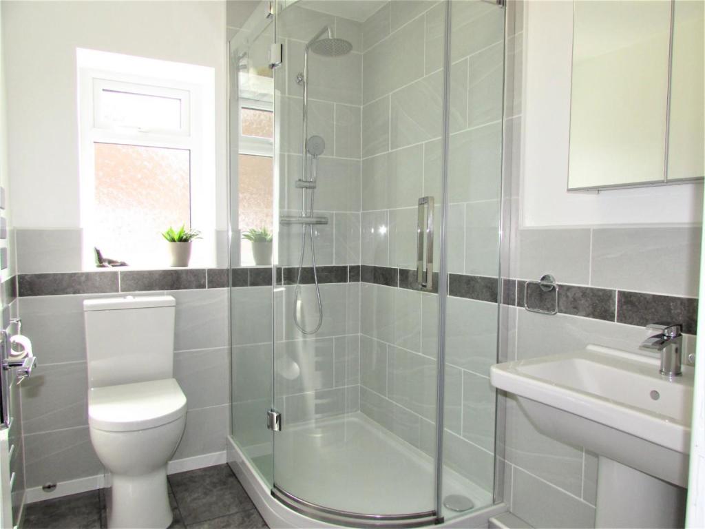 CliveRd47bath.JPG