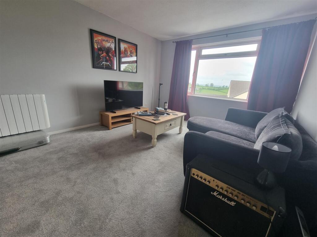 Living room 2.jpg