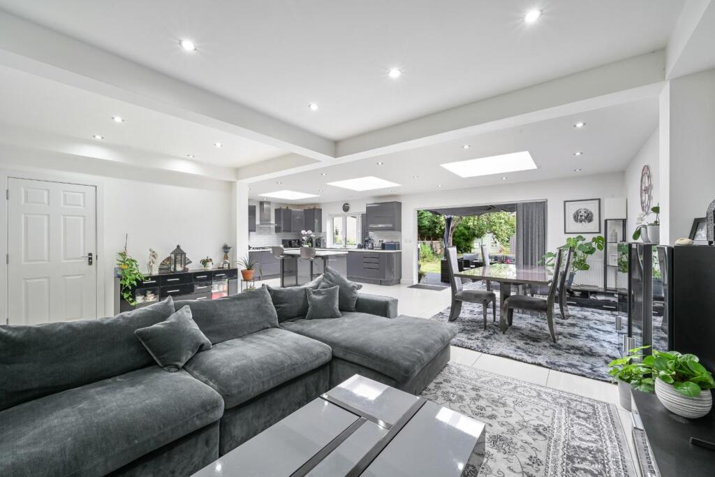 KINROSS AVENUE (5).jpg