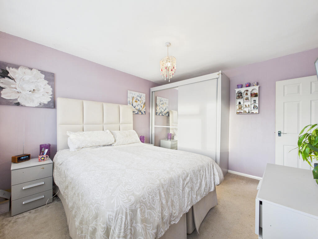 CAM01354G0-PR0617-STILL002