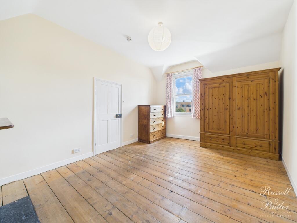 CAM02127G0-PR0334-STILL003