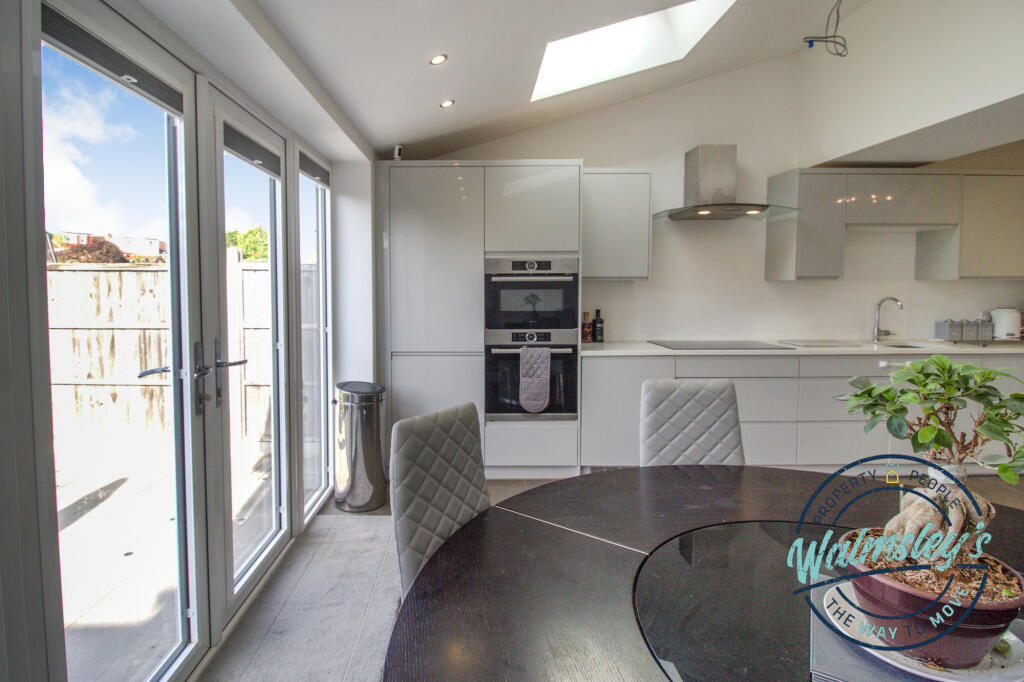 Kitchen &amp; French doors to gardens