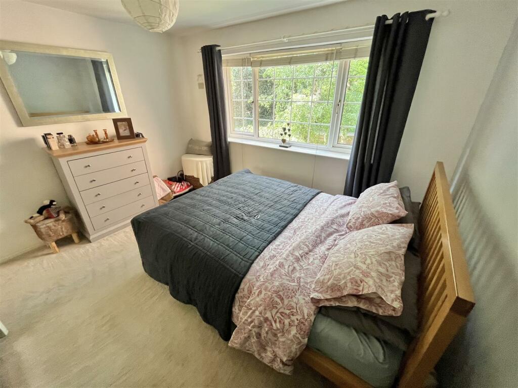 Bedroom 1.jpg