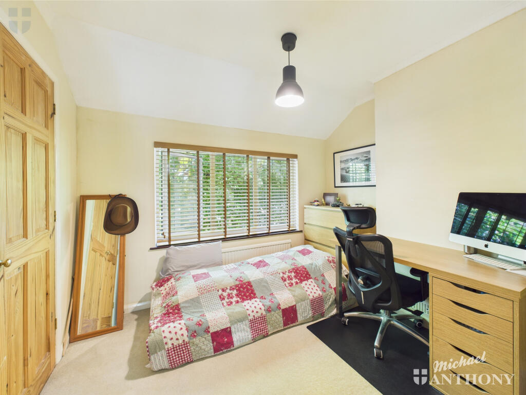CAM03852G0-PR0286-STILL009