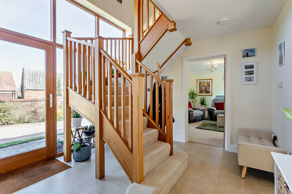 8641652-interior1...