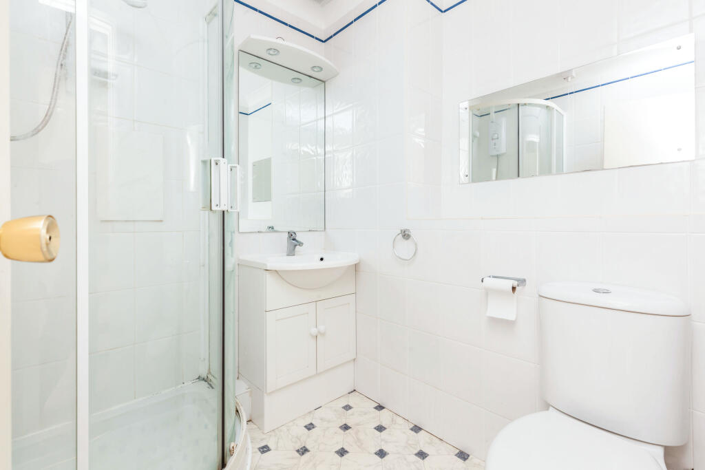 Shower Room / w.c.