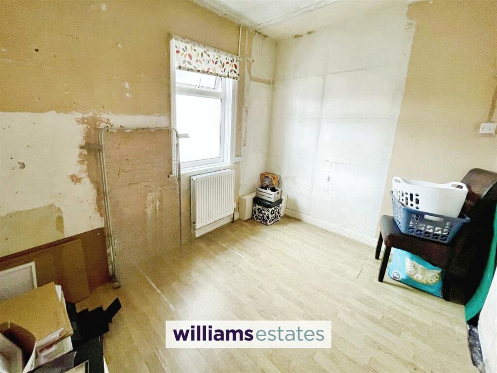 Bedroom/Potential Bathroom