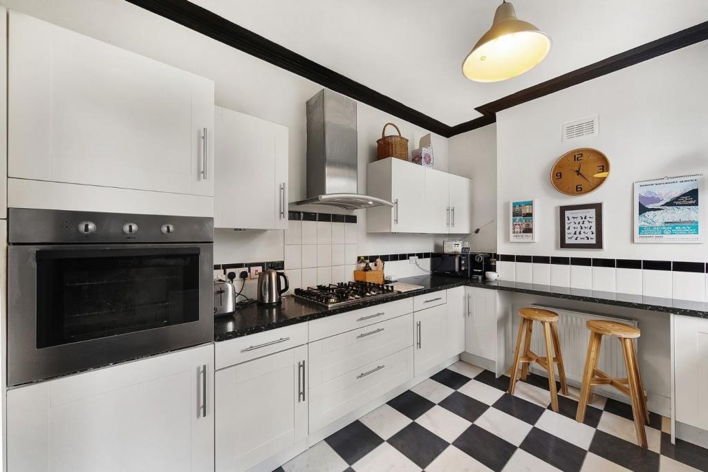 Kitchen (3).jpg