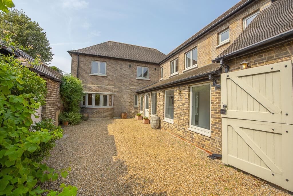 the-coach-house-c...