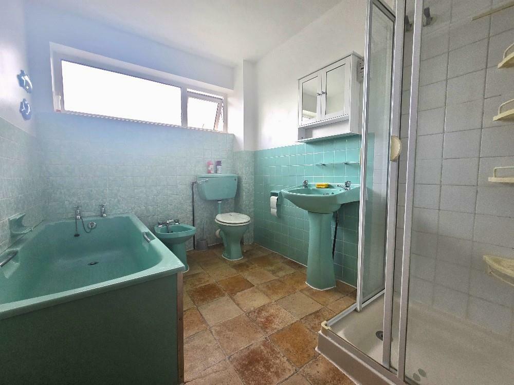 First floor Bathroom.jpg