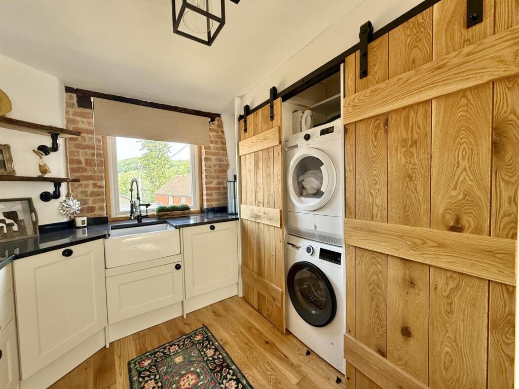 Kitchen2.jpg