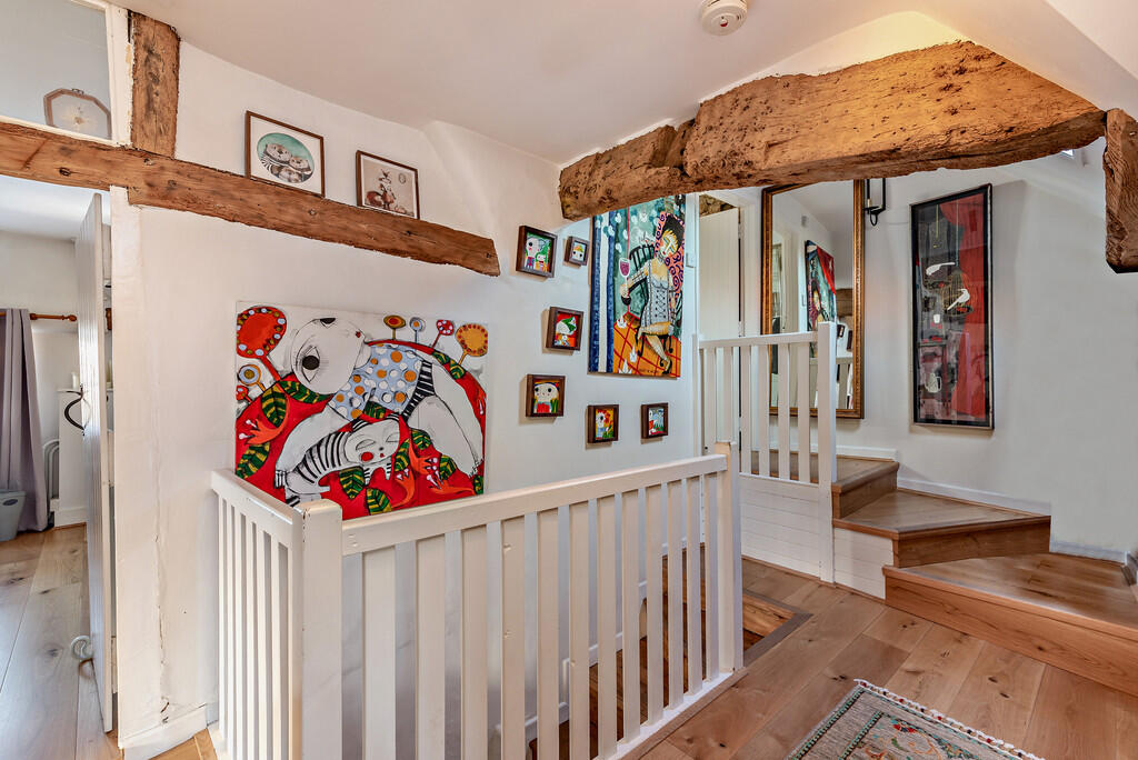 8671665-interior1...
