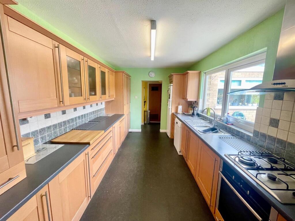 Kitchen 1.jpg