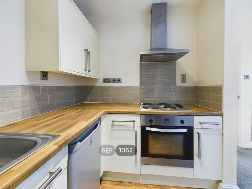 Kitchen &amp; Living area