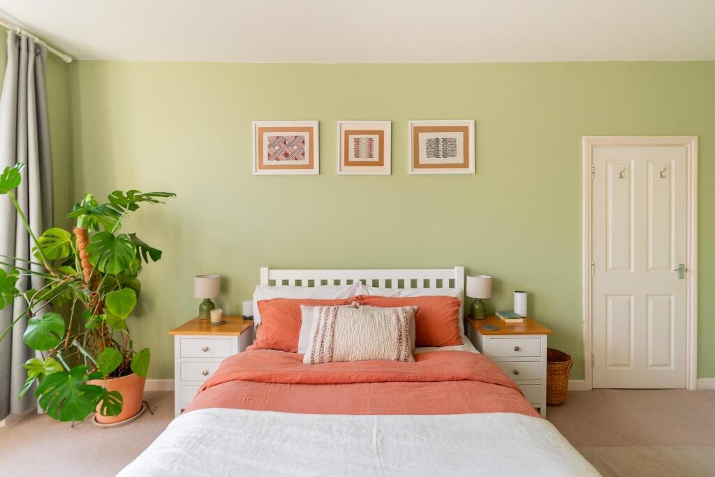 2Z4R6RD - Bedroom E.jpg