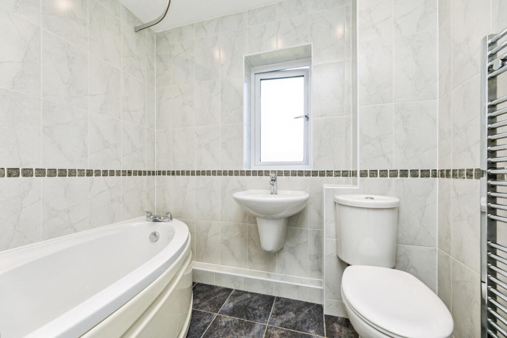 pbox-bathroom-322573.jpg