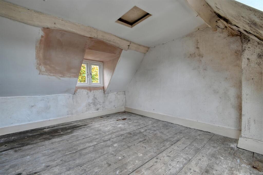 16 St Leonards Close-3.jpg