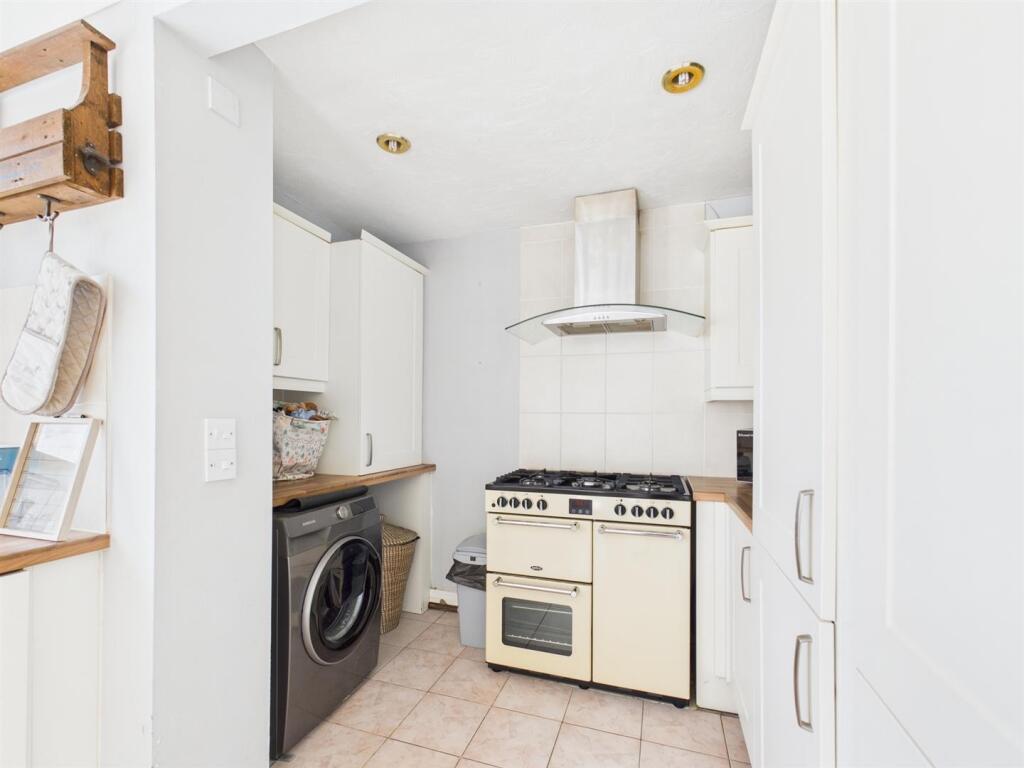 Kitchen B.jpg