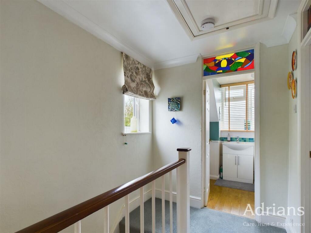 FIRST FLOOR LANDING