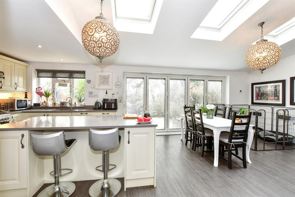Kitchen/Dining Area