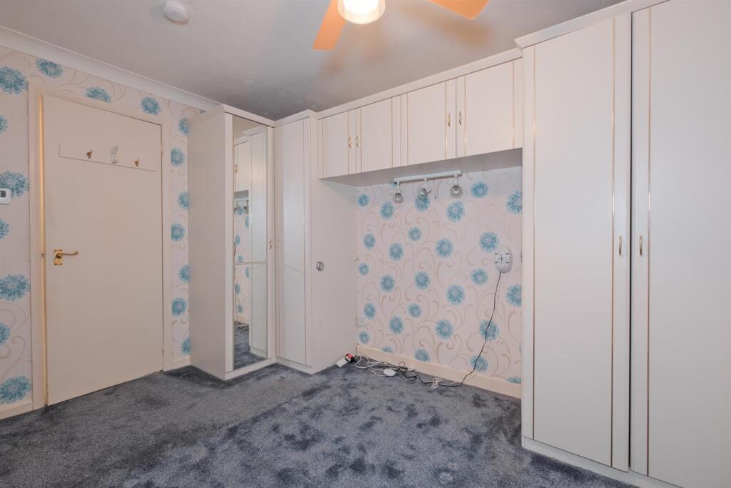 021-3 East Ave, Carluke ML8 5TS.jpg