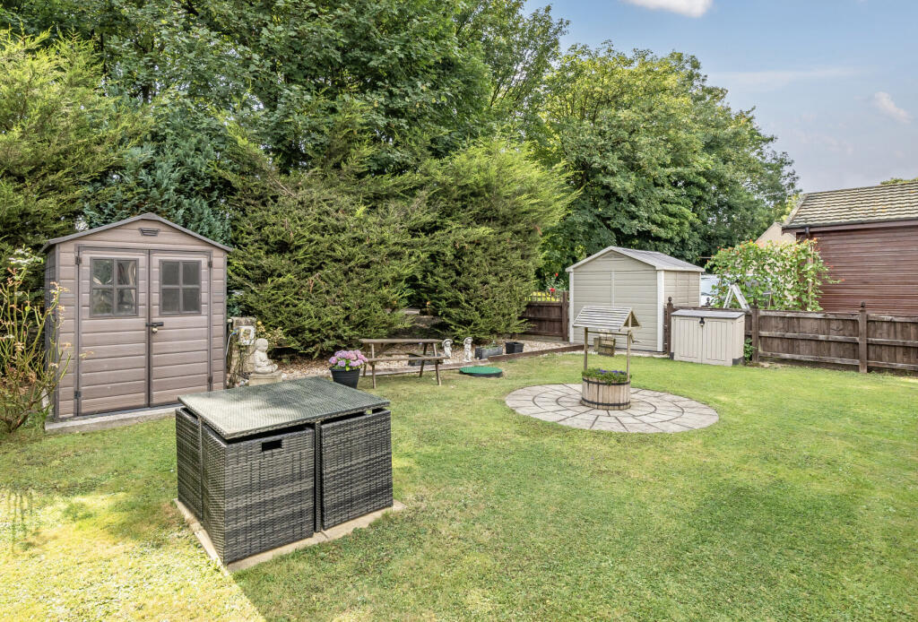 1332193-5-688a395...