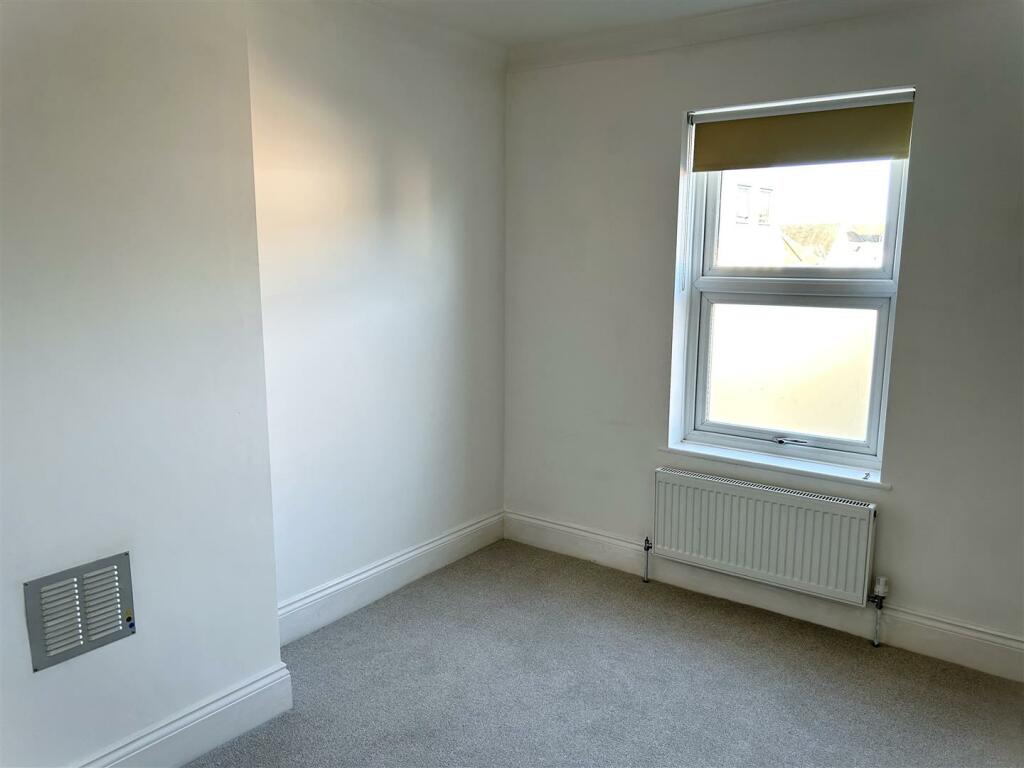 second bedroom.JPG
