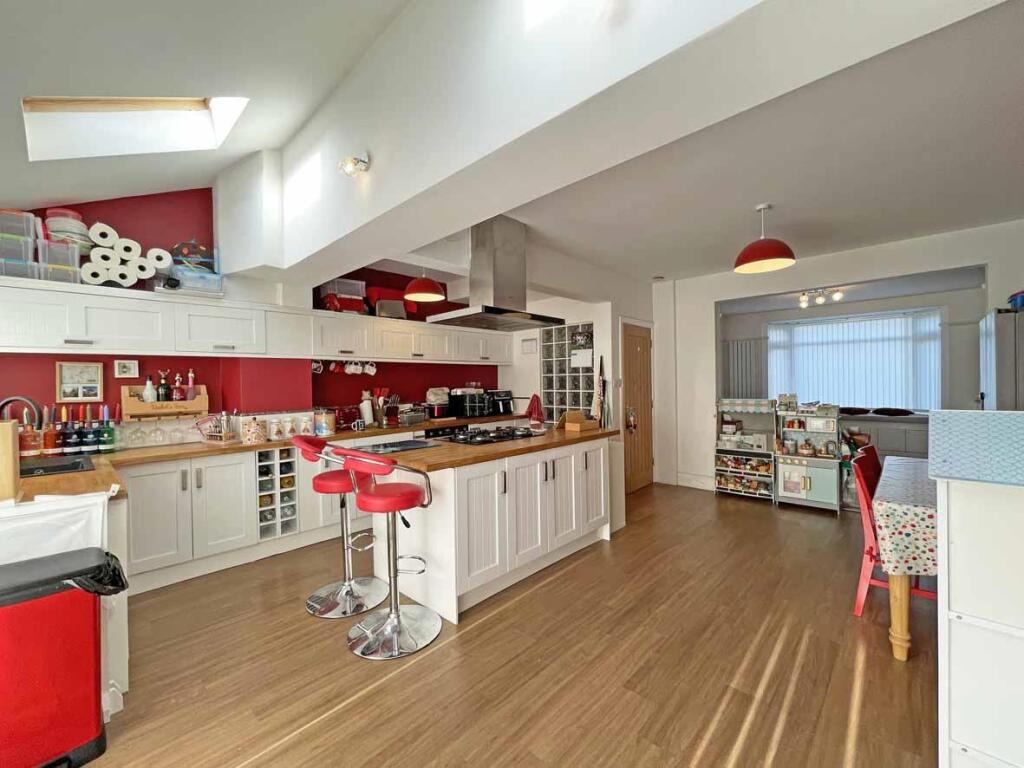 Fort Austin Avenue 28 Kitchen Dining Room Front.jp