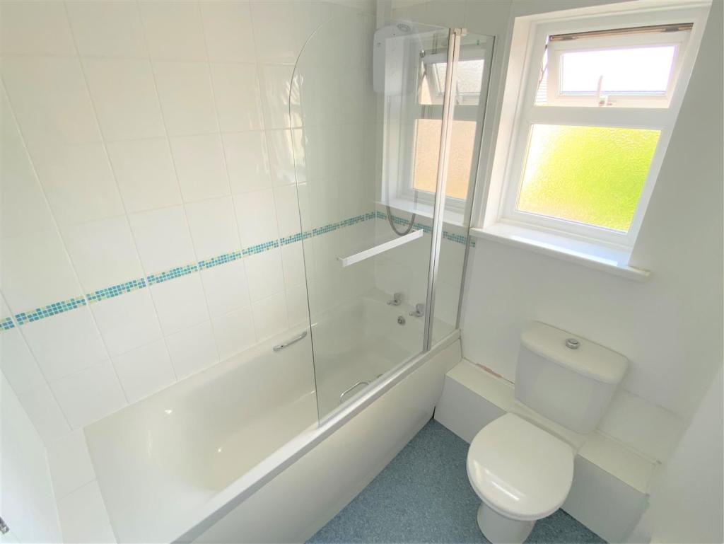 130 Kingsley Court Bathroom