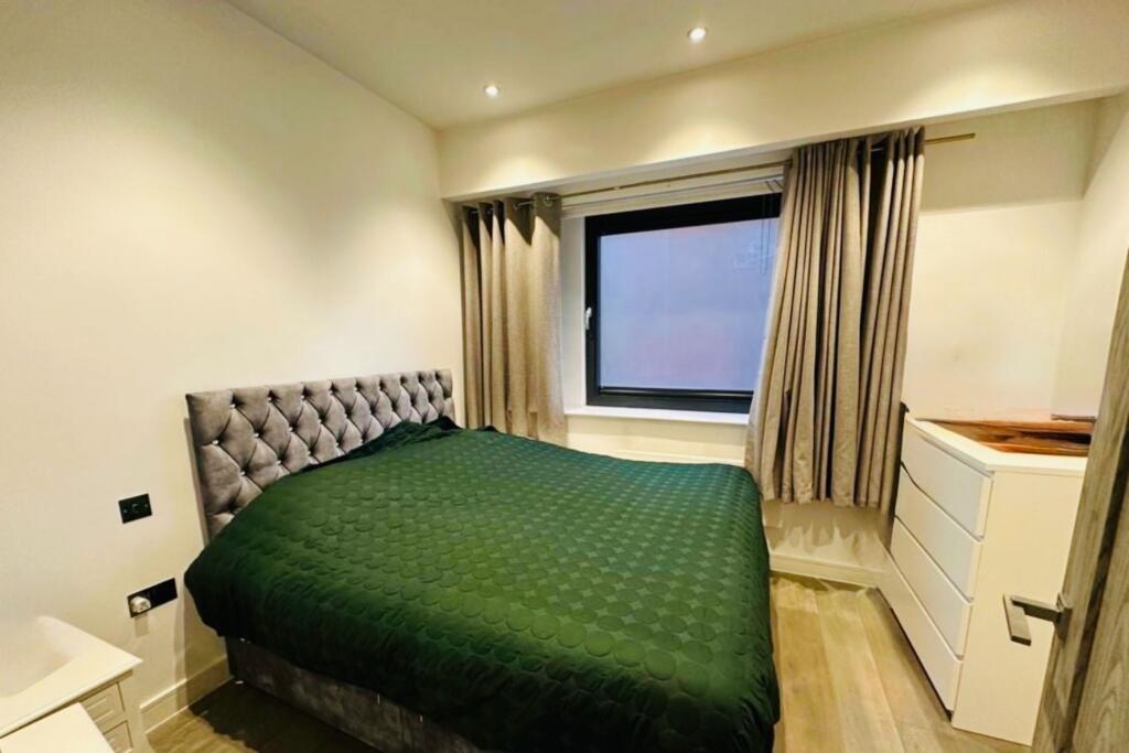 Flat 14, 5 Bath Road, Slough, Berkshire, SL1 3FX