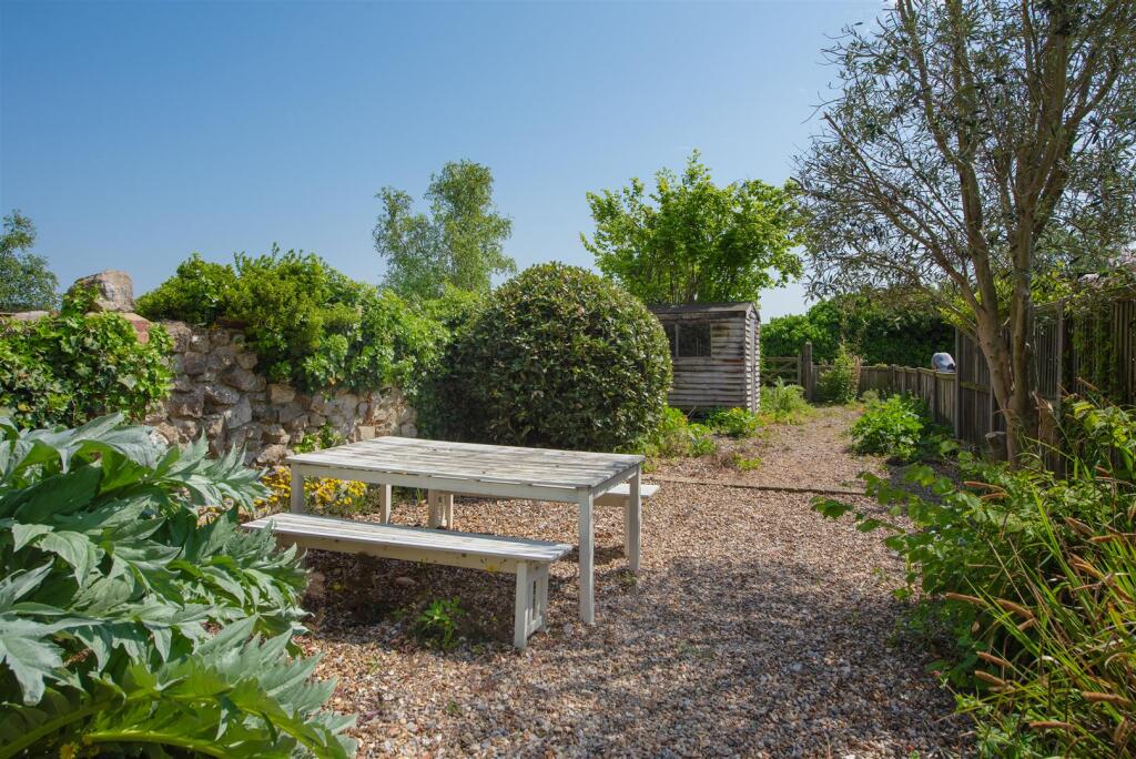 Island Wall, Whitstable