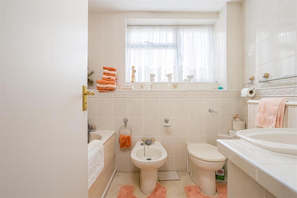flat-well-house-banstead-106.jpg