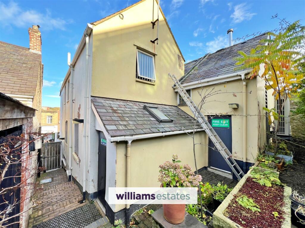 Rear Yard (Right of access)