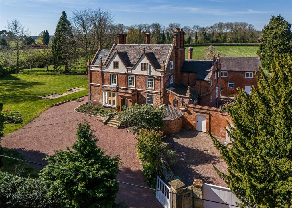 Old Manor House-APR25-Drone-23.jpg